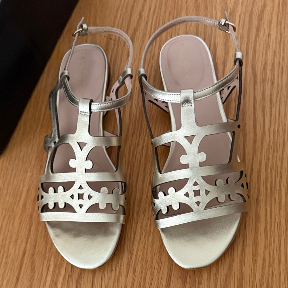 Talbots Kali Laser Gold Cutout T-Strap Sandals 9